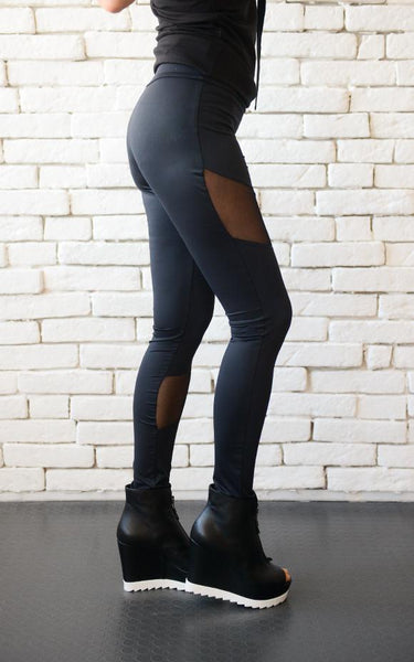 Black cigarrete pants in a mesh design | META series | Flamingolandia
