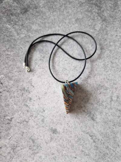 Necklace | Pine cone in the game of colors