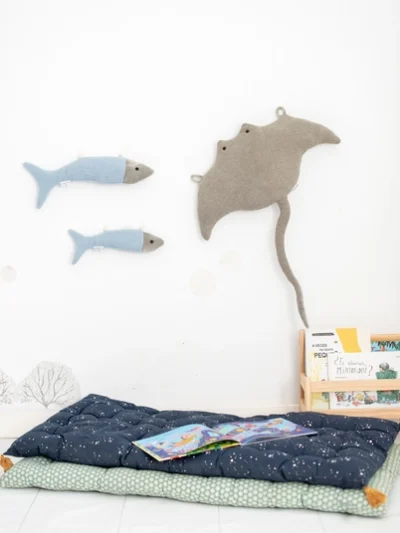 Pack Gray Manta Ray and Blue Fish