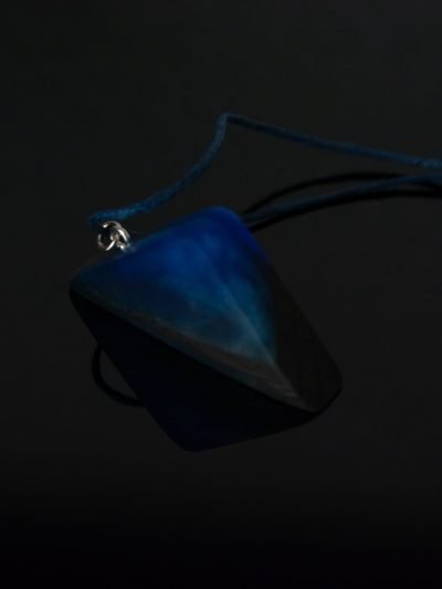 Black oak and resin neck pendant | Blue secret