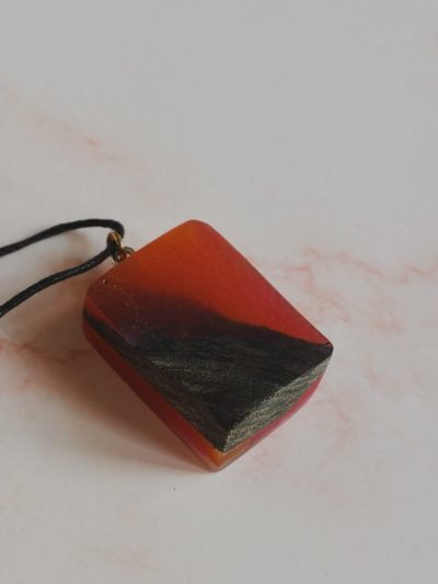 Necklace with black oak