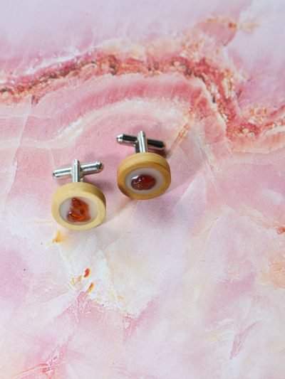 Cufflinks  | The amber inclusion surrounded by the secret of wood